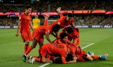 爱游戏在线-国际足球赛事带动了球迷们的热情