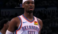 包含灰熊111比104击败国王，止住连败势头的词条