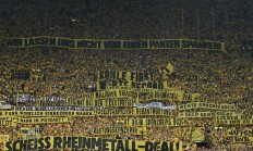 爱游戏登录入口-多特蒙德全队发挥默契，赢得球迷喝彩