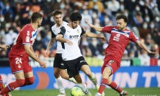 爱游戏体育平台-瓦伦西亚惊险取胜，马德里球队再战多赛一场的简单介绍