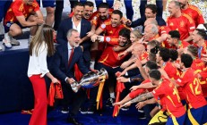 爱游戏体育地址-欧洲杯预选赛精彩绝伦，胜负难预测