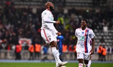 爱游戏登录-里昂队球员们凭借实力取得胜利