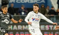 爱游戏官网网页版入口-亚眠遭遇主场失利，球队需迅速调整备战下轮比赛的简单介绍