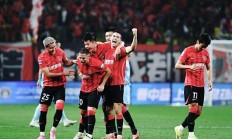 爱游戏官方入口-球队在比赛中稳定发挥，成功击败强劲对手