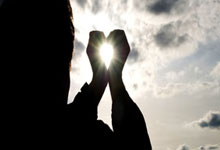 爱游戏体育网站-阿尔艾因球迷现场助威，球队士气高涨