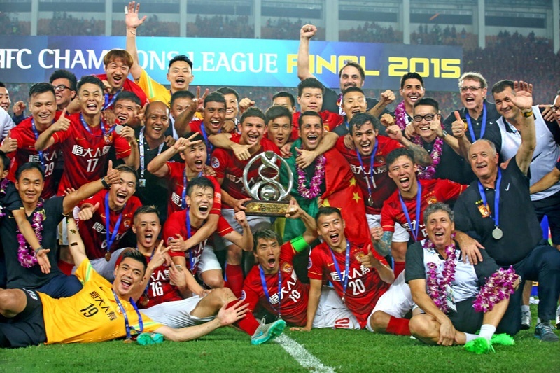 江苏足坛震荡，恒大三连胜终结，争冠形势变数