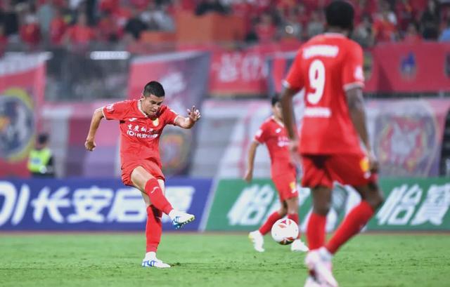 足球盛会即将开幕，各队备战良久