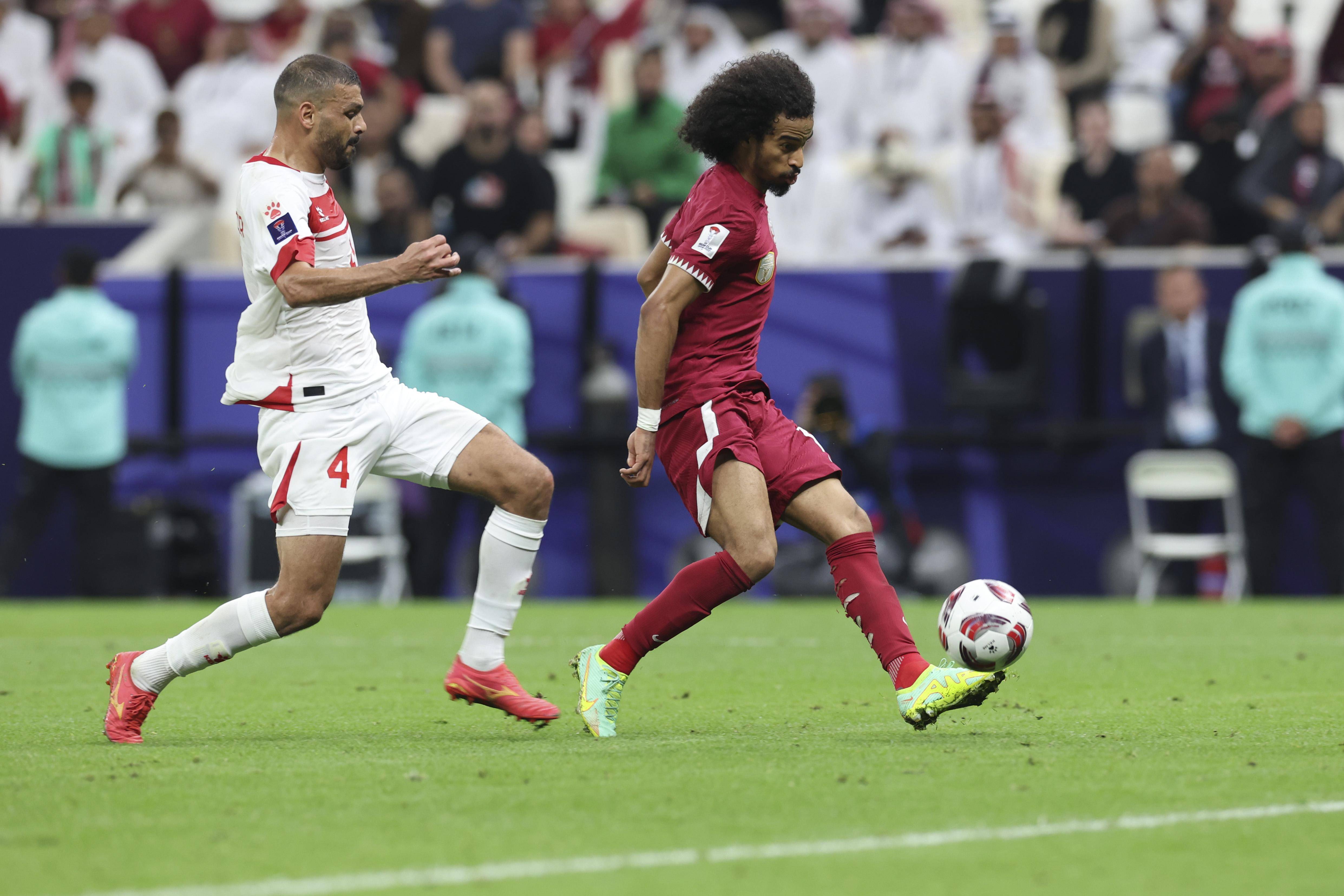 亚洲足球比赛中球员技术不凡的简单介绍