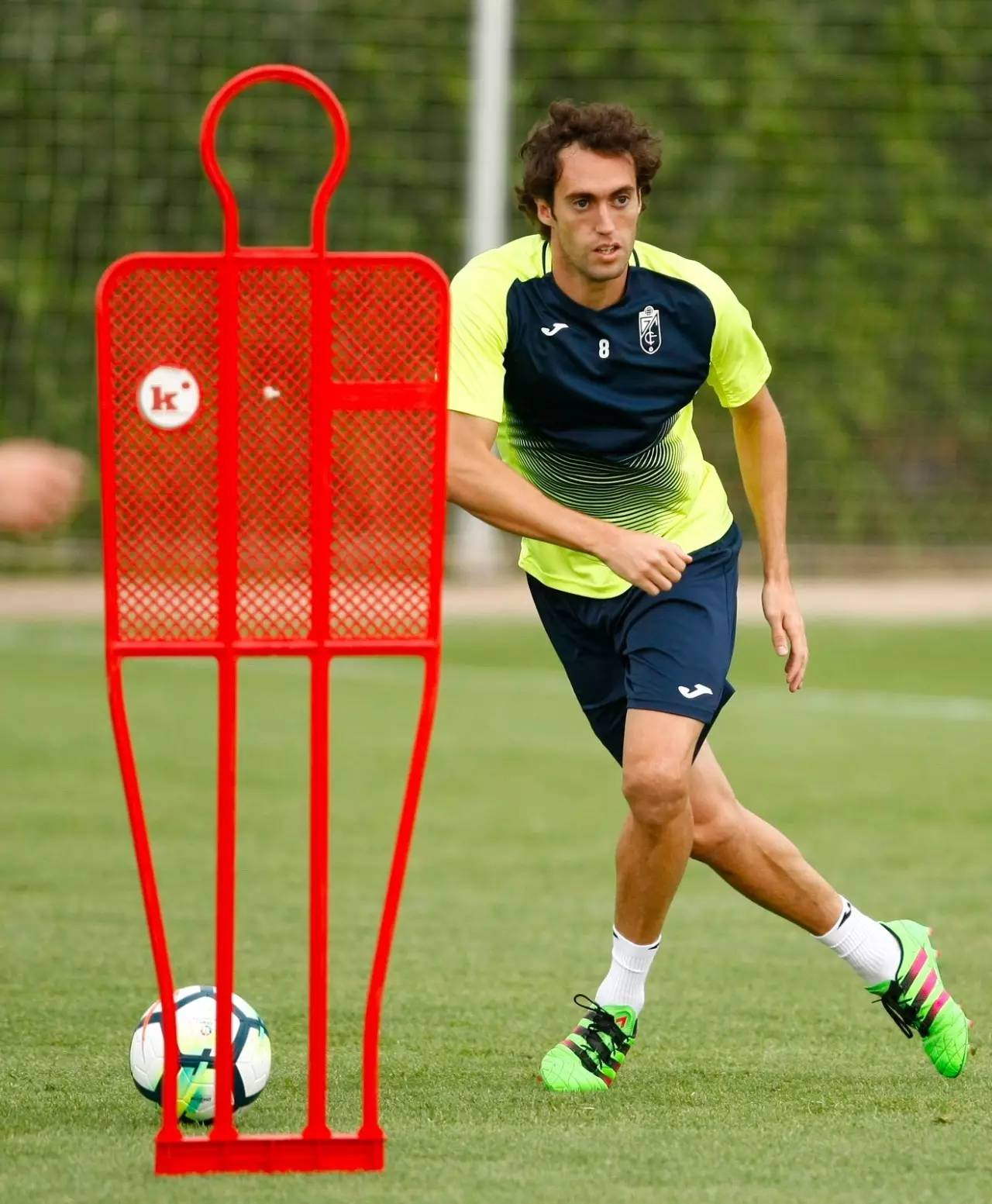 格拉纳达队成功晋级，斩获关键胜利