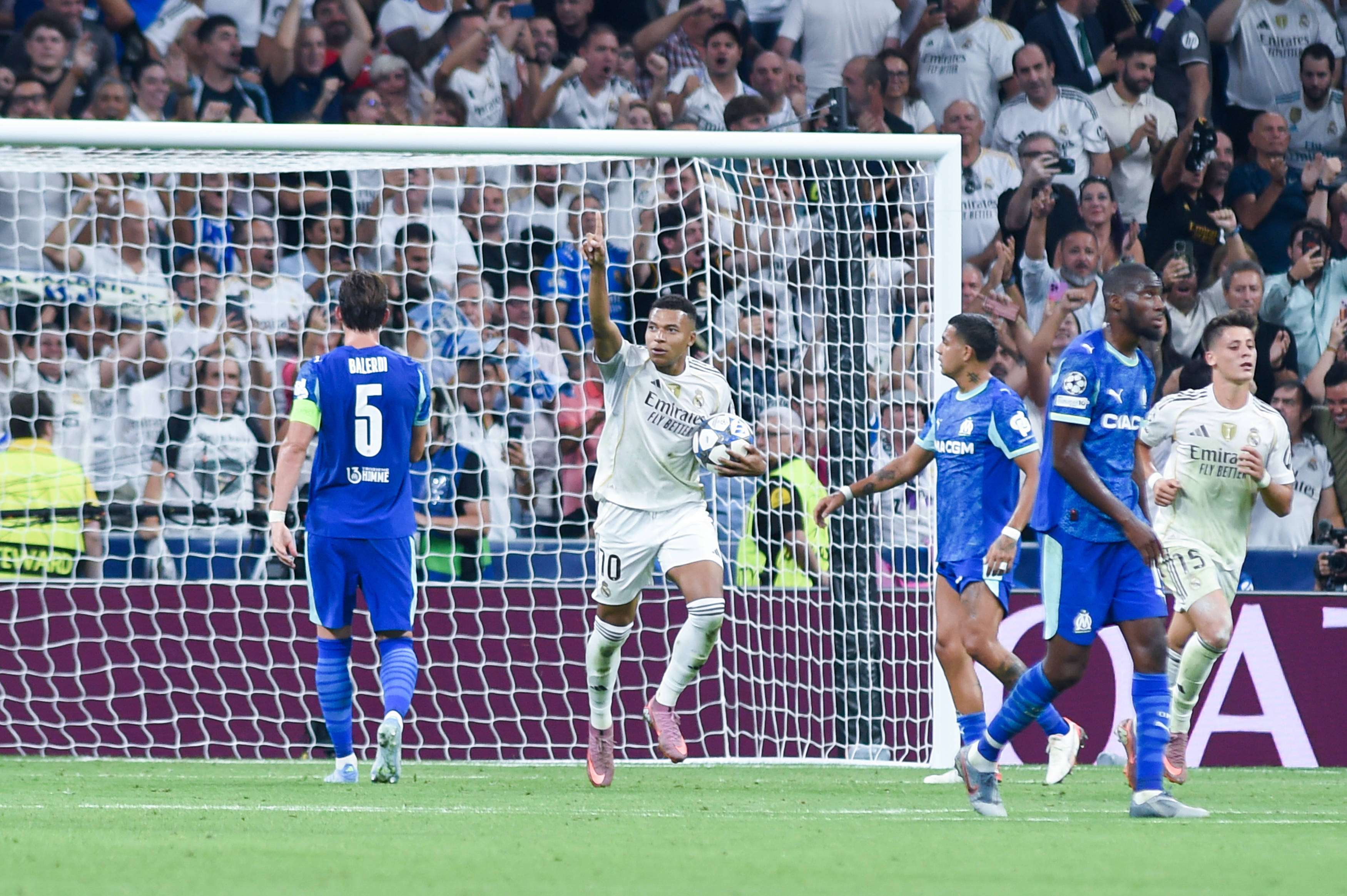 欧冠热门球队备战下轮较量，谋求晋级机会