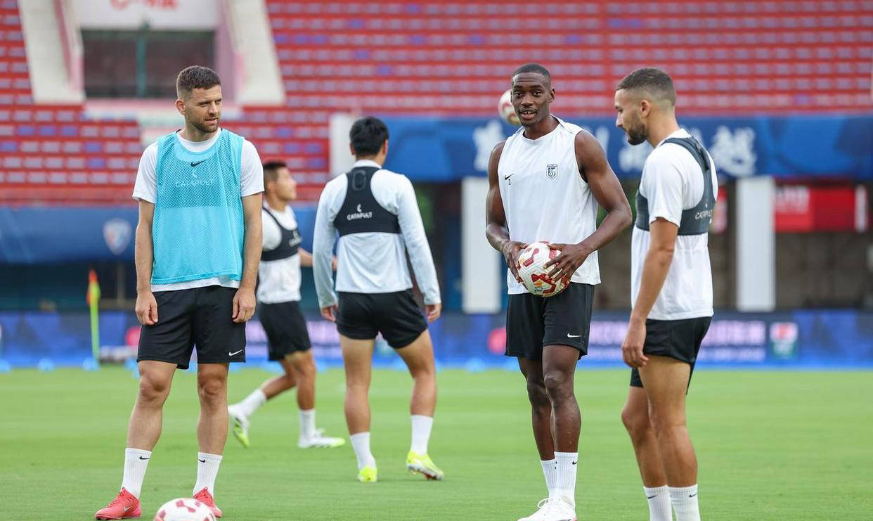 球队半决赛状态回升,球员信心十足 球队半决赛状态回升,球员信心十足