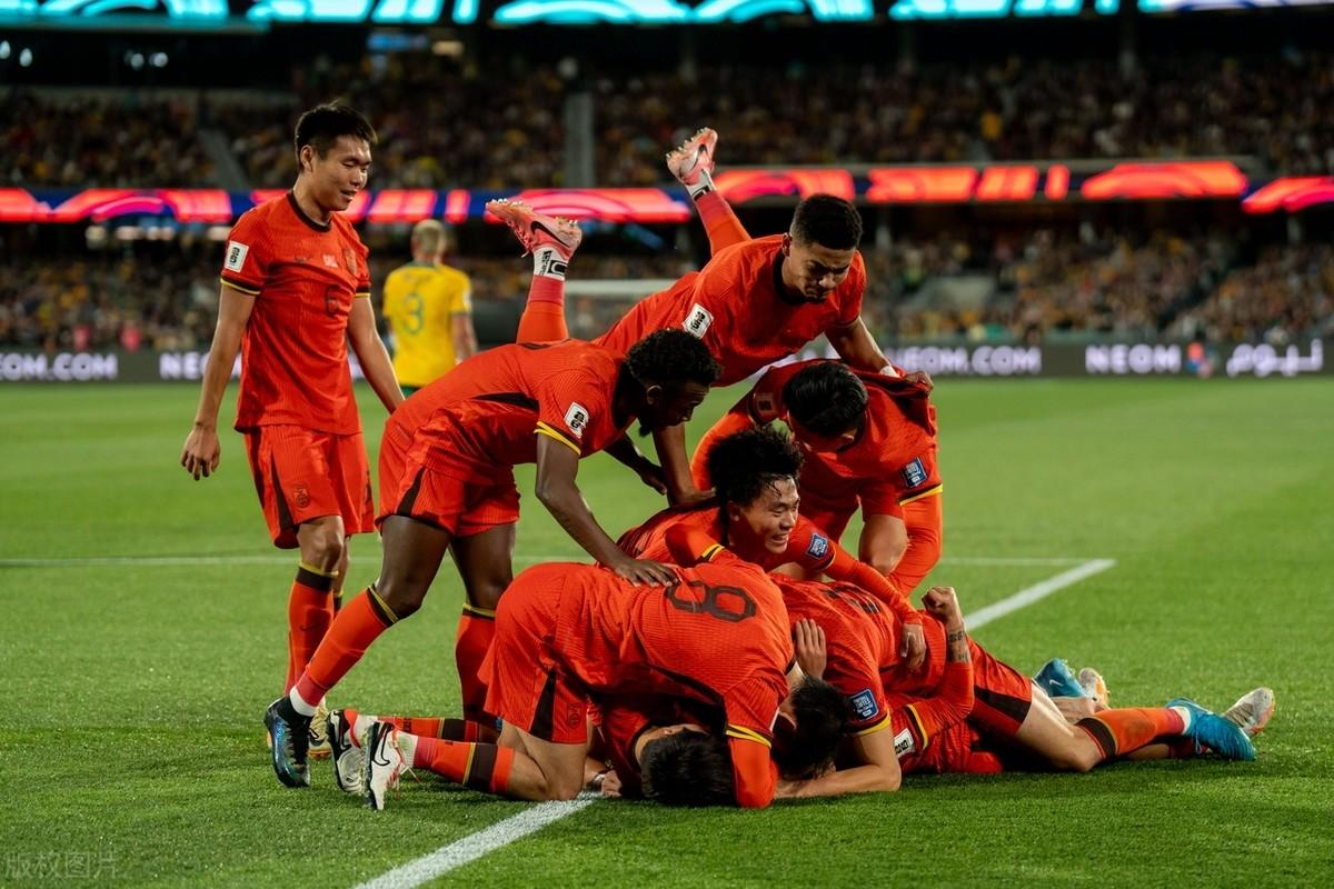 国际足球赛事带动了球迷们的热情 国际足球赛事带动了球迷们的热情