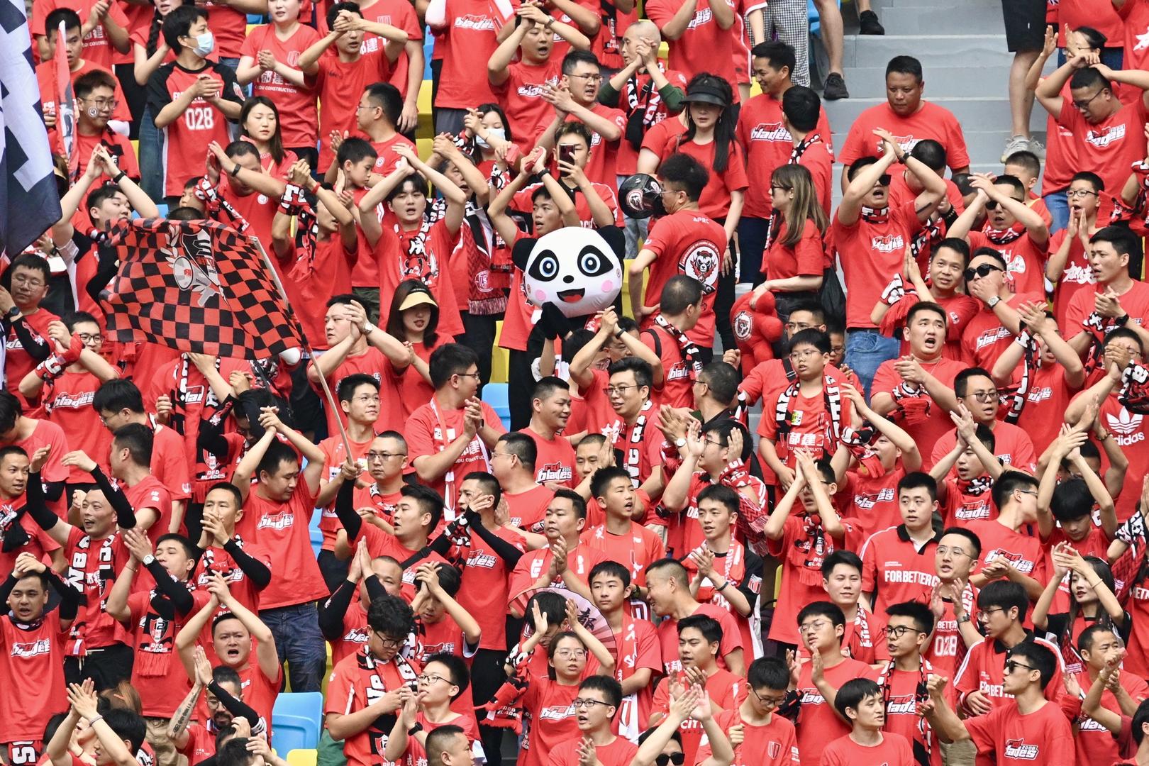 国际足球赛事带动了球迷们的热情 国际足球赛事带动了球迷们的热情