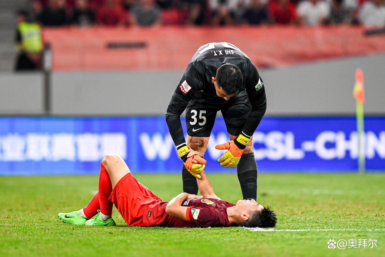 中锋球员受伤无法参加冠军联赛，球队困境