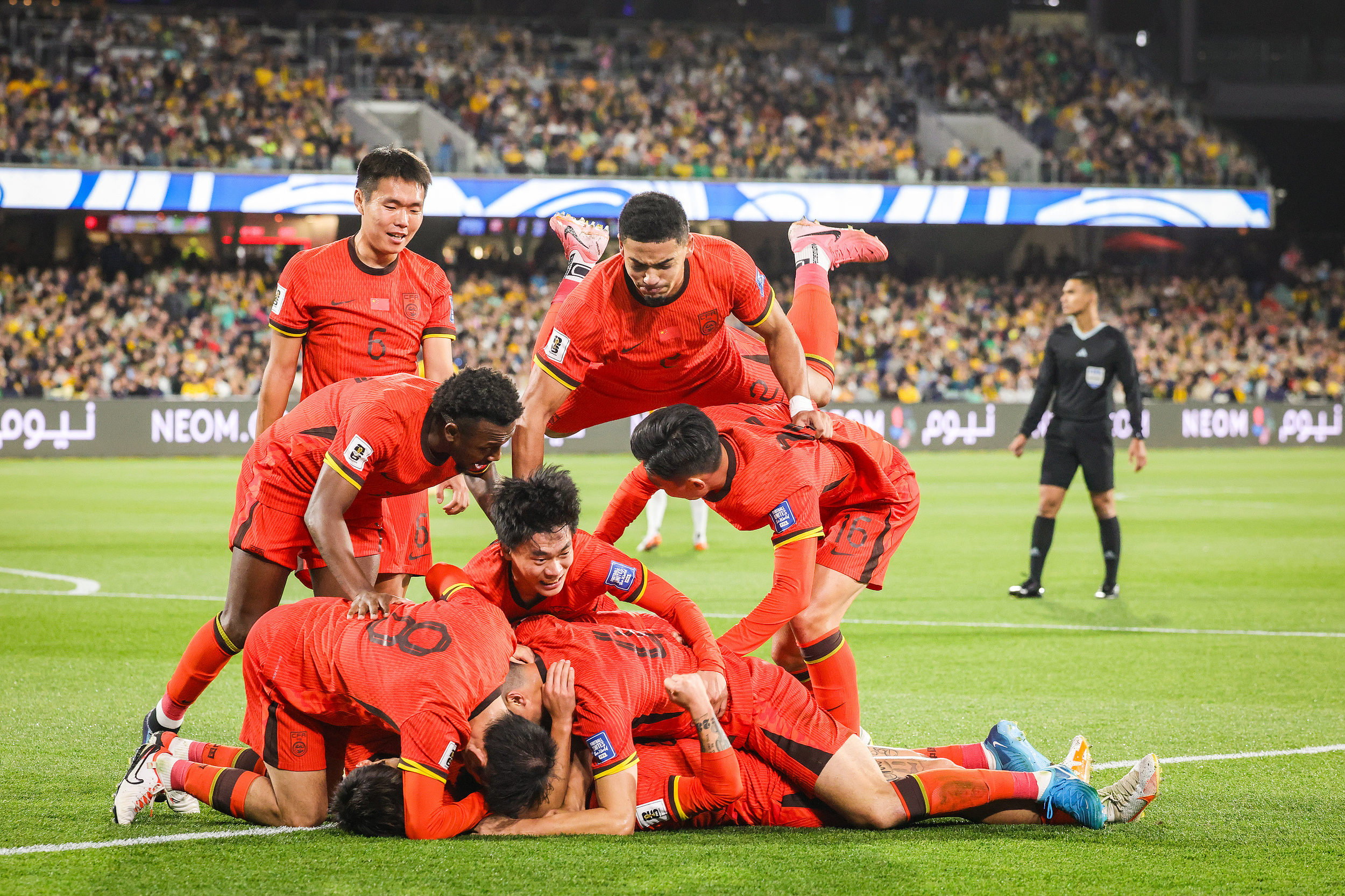 波兰国家队在欧预赛中遭遇落败 波兰国家队在欧预赛中遭遇落败