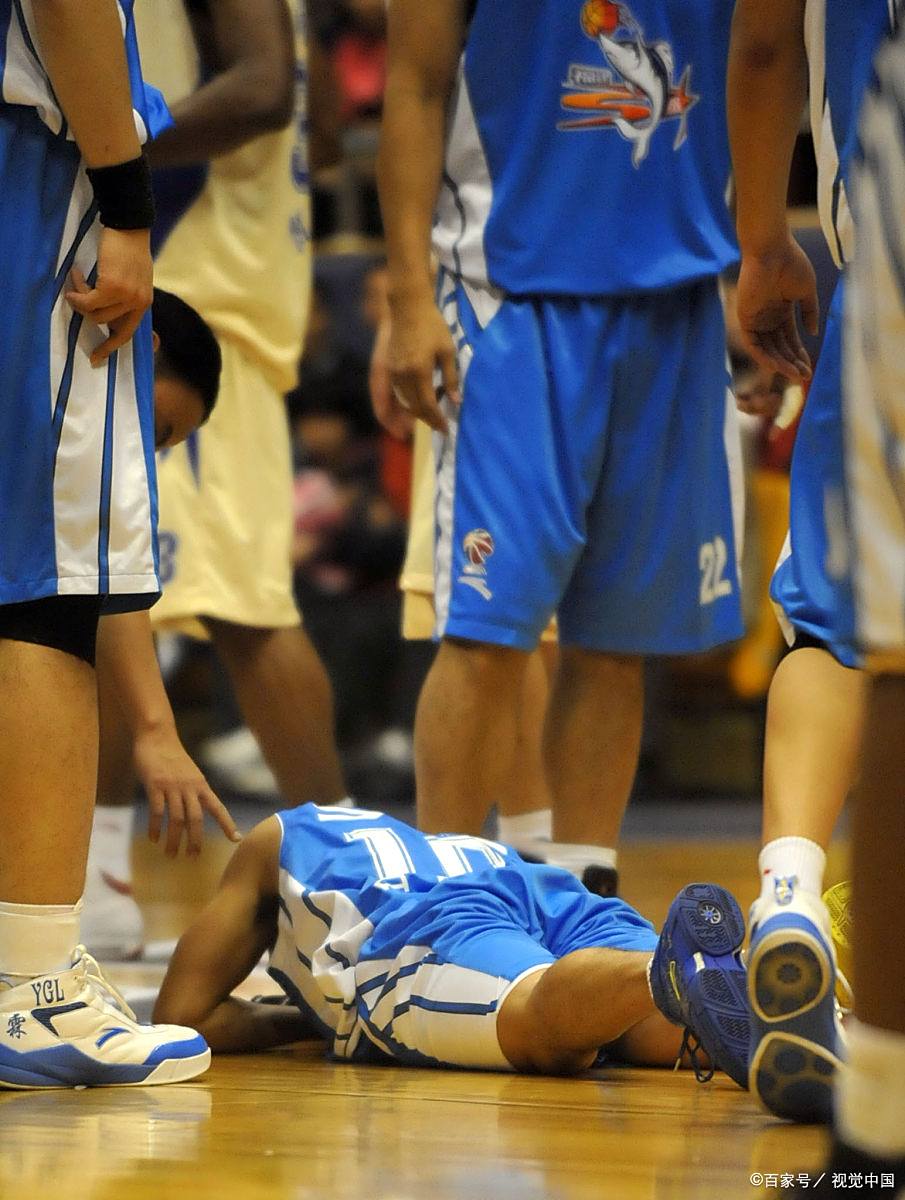 CBA球员遭受批评，触动了球迷情绪