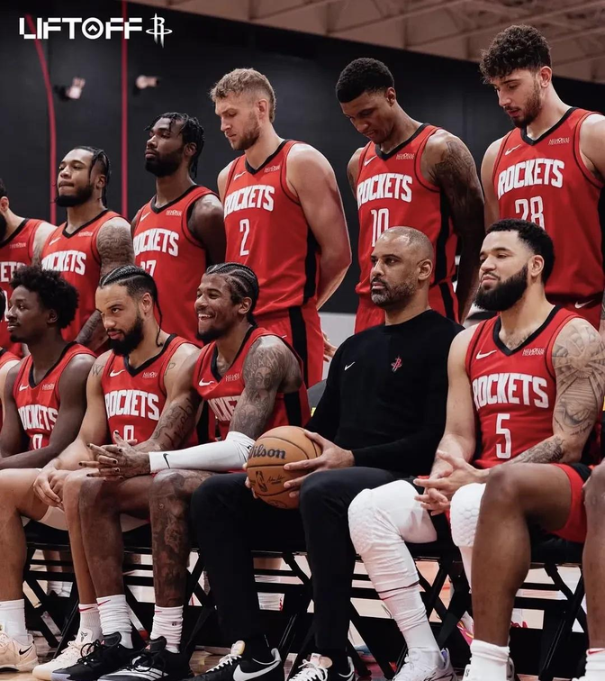 关注球队新秀的表现成为焦点 关注球队新秀的表现成为焦点