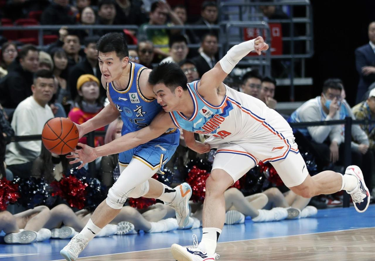 新疆队员远射得分,领先优势加大的简单介绍 新疆队员远射得分,领先优势加大的简单介绍