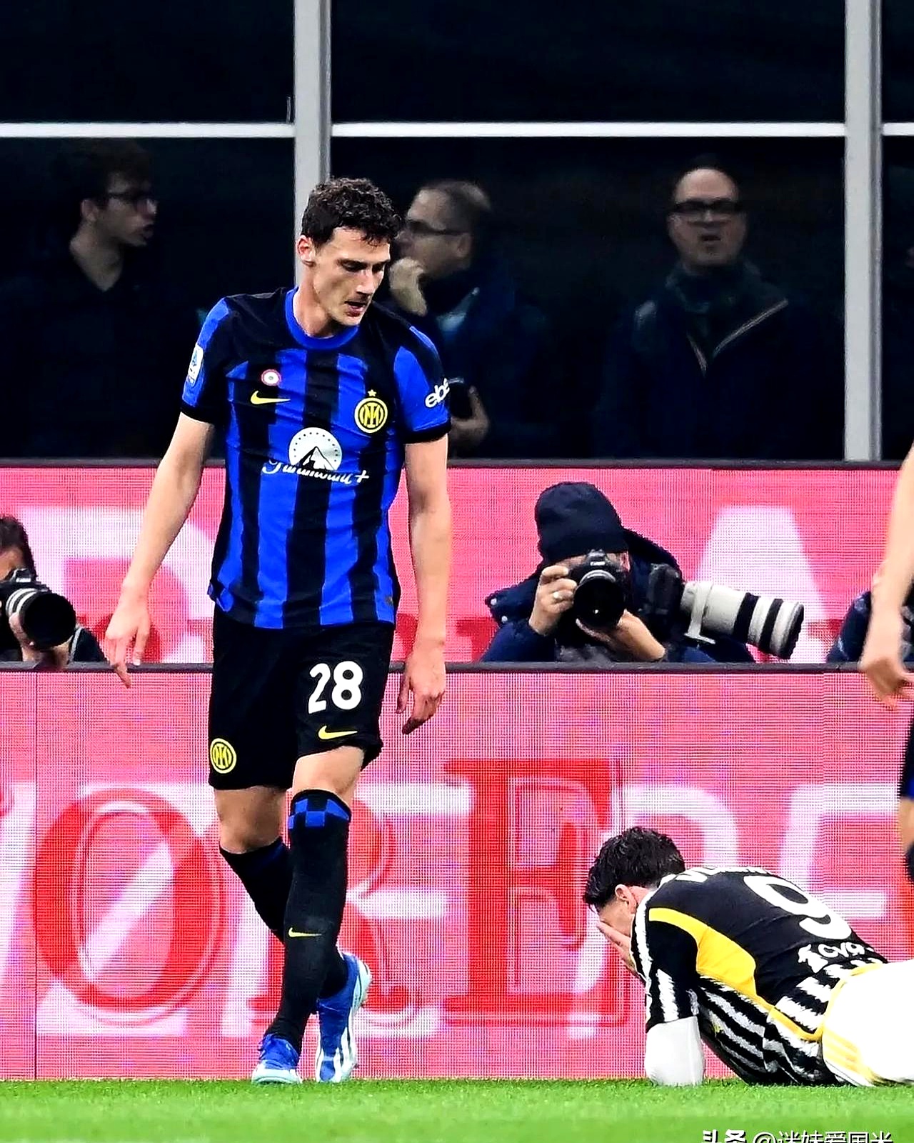 尤文图斯客场遭遇惨败,米兰双雄继续领跑 尤文图斯客场遭遇惨败,米兰双雄继续领跑