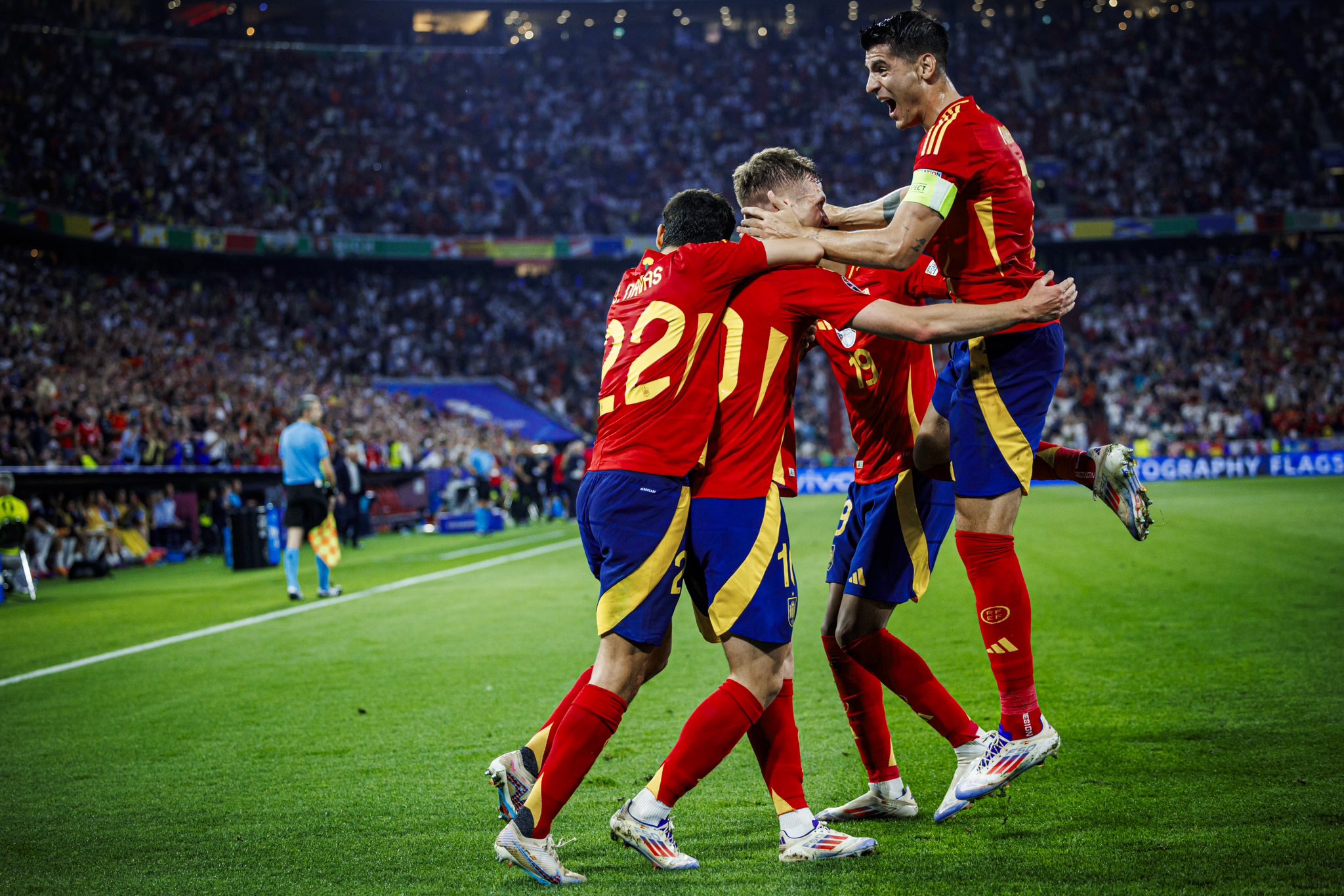 火热对决！欧洲足坛豪门互拼实力，殊荣在望的简单介绍