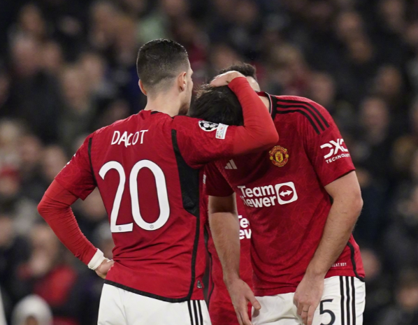 包含拜仁输给曼联，惜败止步四分之一的词条